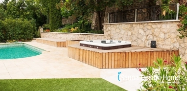 Vířivá vana na slunné terase