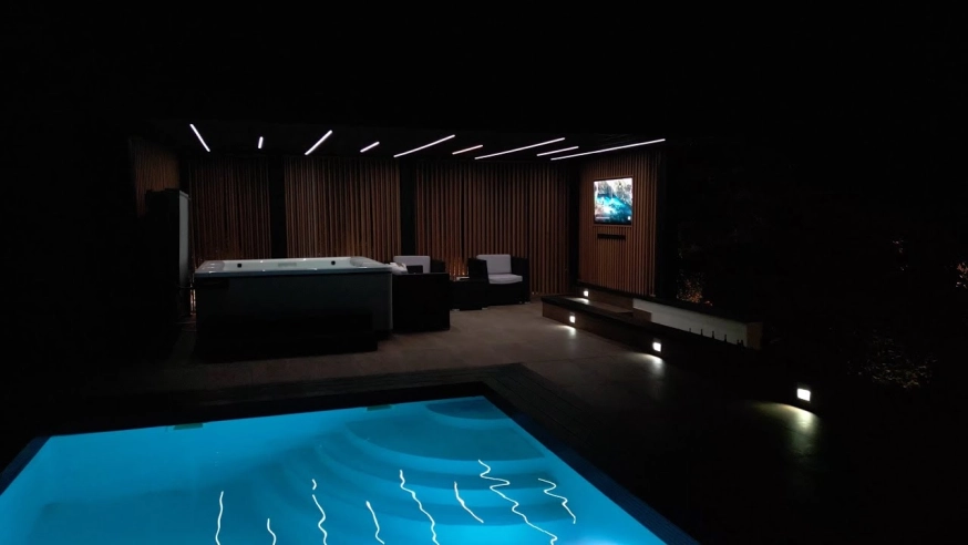 Wellness, sauna, vířivka, bazén! - Zapomeň každodenní život, každý den!