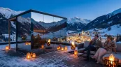 Mirror Lounge